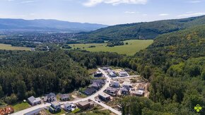 VEĽKORYSÝ STAVEBNÝ POZEMOK V BOJNICIACH, 1049 m2 - OBORA 2 - 3