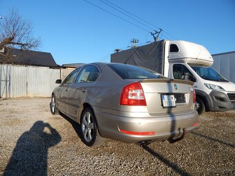 Škoda Octavia 2.0 FSI ELEGANCE - 3