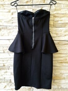 Čierne "little black dress" šaty s volánom - 3