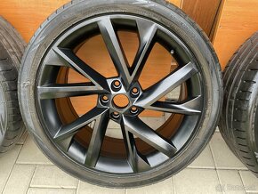 VEGA SCHWARZ MATT orig.skoda Superb3V  5x112  8j x19 ET 44 - 3