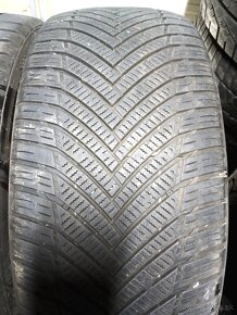 245/40R19 - 3