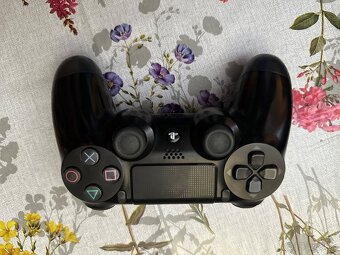 Playstation 4 - 3