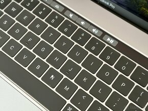 MacBook Pro 15-palcový (2019) 16GB / 256GB Silver - 3