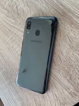 Telefón Samsung a20e 2019 - 3