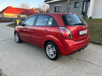 Kia Rio 1.4 benzín 6/2011 r.v. - 3