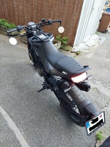 HUSQVARNA Svartpilen 125 - 3