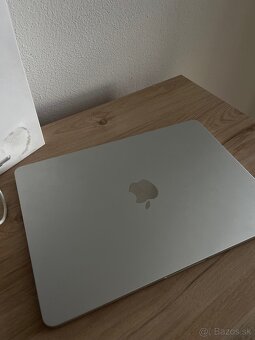 MacBook Air 13" M3 SK 2024 Strieborný - 3