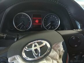 Toyota Auris 2,0 diesel  2013 rok - 3