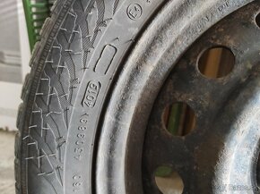 Zimné pneu Nokian 205/55 R16 bez diskov 80€ komplet 119€ - 3