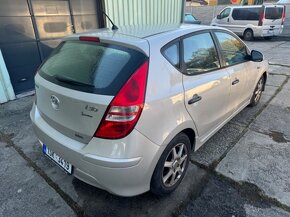 HYUNDAI I30 1,6 CRDI,66 KW,ROK 2010,NAJ 205 TKM,KLIMA,DOHODA - 3