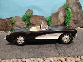 prodám model 1:18 chevrolet corvette 1957 - 3