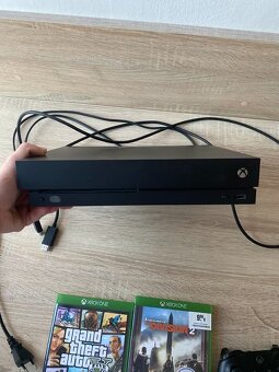 Xbox One X + 2 hry - 3