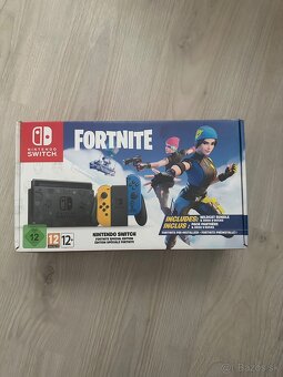 Nintendo Switch Fortnite edition - 3