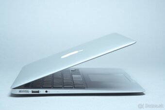 ZÁRUKA/Macbook Air 13.3"/I5 1.8HZ/8GB RAM/128GBSSD/CZ - 3