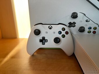 Predám Xbox One S 1TB + Controller s nabijackou TOP Stav - 3