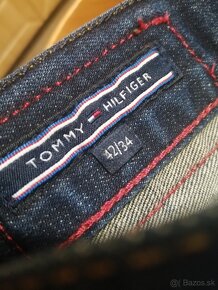 Tommy HILFIGER  č. 42 /34 - 3