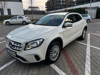 Mercedes Benz GLA - 3