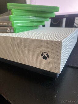 Xbox One S - 3