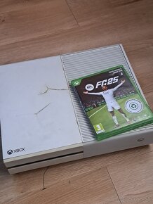 Predám Xbox one S+Fifa25 cd - 3