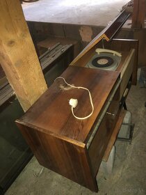 Stolík s rádiom a gramafonom TESLA 1121A - 3
