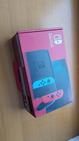 Nintendo Switch Red & Blue Joy-Con + 4 Hry - 100% stav - 3