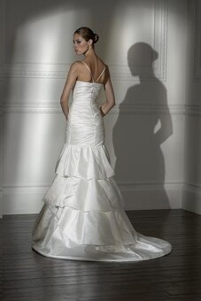 Hodvábne svadobné šaty Pronovias - 3