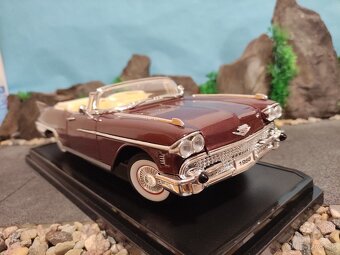 prodám model 1:18 cadillac eldorado biaritz 1958 - 3