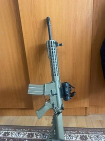 Predám airsoftku Spartac M4 s kolimátorom - 3