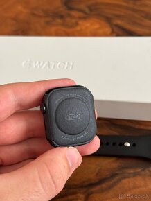 Apple Watch 10 42mm Jet Black nenosené - 3