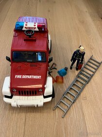 Bruder hasiči Jeep s figúrkou hasiča a príslušenstvo - 3