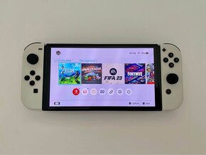 Nintendo Switch OLED s hrami - 3