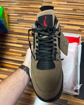 Jordan 4 Travis Scott - 3