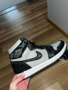 Nike Air Jordan 1 Retro - 3