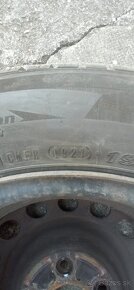 Predám zimné gumy Nexen 195/65 R15 na diskoch - 3