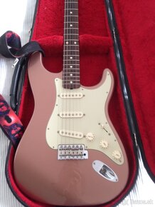 Fender Stratocaster - 3