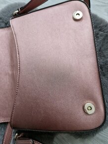 GUESS Crossbody růžová kabelka, jako nová + dustbag - 3