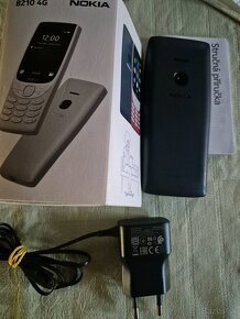 Nokia 8210 4g dual sim modrý top stav komplet návod nabíjačk - 3