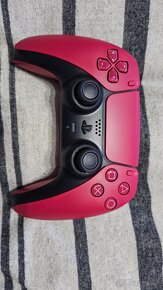 PS5 Dualsense Ovládač - Cosmic Red - 3