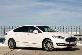 Ford Mondeo Sedan Hybrid Vignale - 3