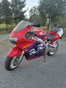 Predám Honda cbr 900 - 3