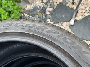 285/40 R22 - 3