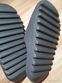 Adidas Yeezy slides onyx - 3