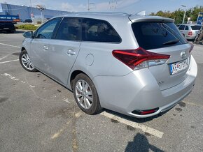 Toyota auris - 3