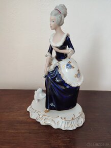 Royal dux žena so psíkom rokoko porcelánová soška - 3