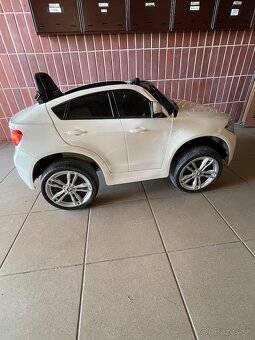 Detské elektrické autíčko BMW X6 biele - 3