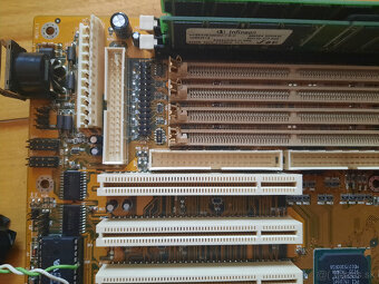 Retro zakladna doska PC Chips M560 V3.1 AT + 128 MB RAM - 3