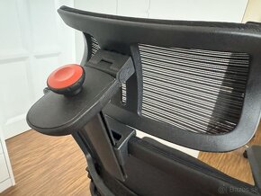 Ergonomická stolička Newtral MagicH-BPro s opierkou na nohy - 3