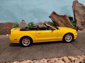 Prodám model 1:18 Ford mustang GT convertible 2006 - 3