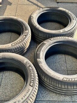 Michelin PILOT SPORT 4 SUV 255/55 R19 111 V Letné - 3