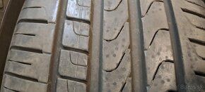 Predám 4ks slušné letné 235/40r19-96W Pirelli - 3